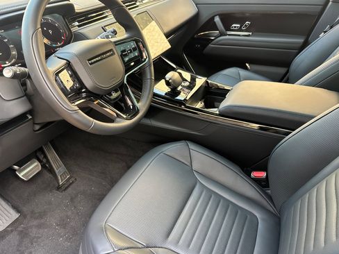 Used 2025 Land Rover Range Rover Sport SV Edition Two image 9