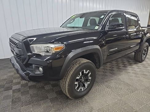 Used 2019 Toyota Tacoma TRD Off-Road AWD/4WD image 8