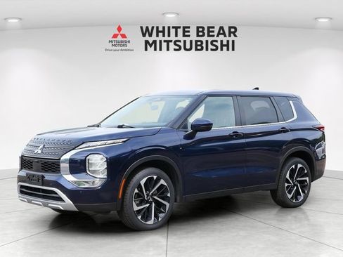 Used 2023 Mitsubishi Outlander SE AWD/4WD image 3