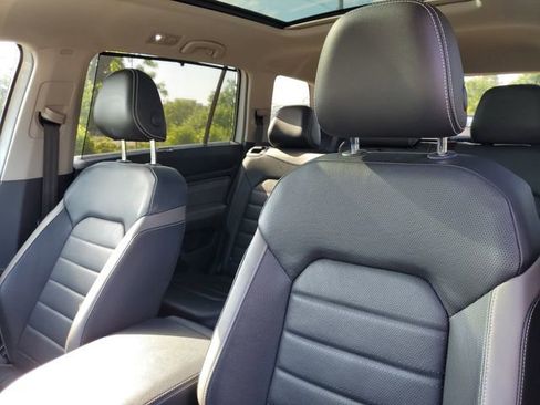 Used 2022 Volkswagen Atlas SEL Premium image 16