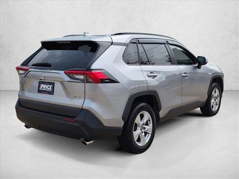Used 2021 Toyota RAV4 XLE w/ Convenience Package FWD image 4