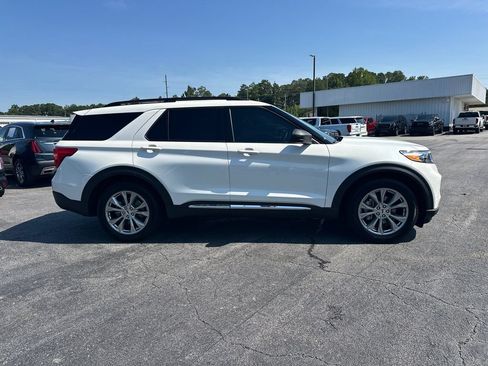 Used 2023 Ford Explorer XLT w/ Equipment Group 202A RWD image 5