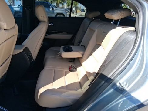 Used 2024 Cadillac XT4 Luxury w/ LPO, Floor Liner Package FWD image 22