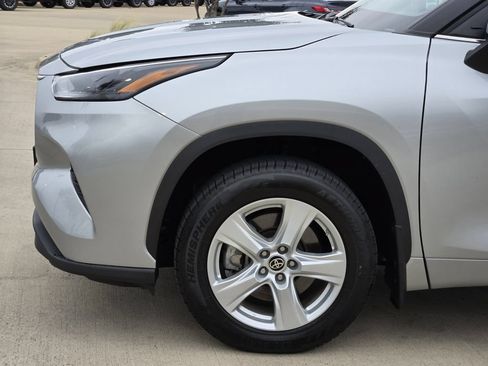 Certified 2024 Toyota Highlander LE AWD/4WD image 6