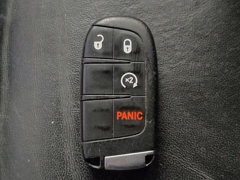 Used 2018 Dodge Journey Crossroad w/ Nav & Sun Group FWD image 32