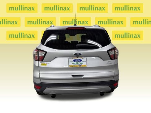 Certified 2017 Ford Escape SE w/ Equipment Group 201A image 9