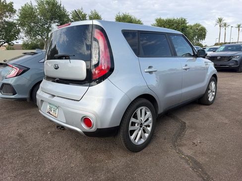 Used 2018 Kia Soul + FWD image 4