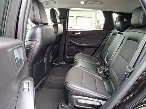 Used 2025 Ford Escape SE image 10