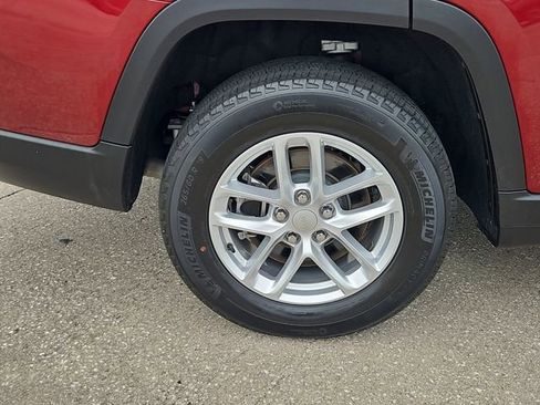 Used 2023 Jeep Grand Cherokee L Laredo RWD image 5