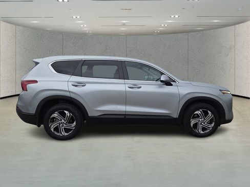 Used 2022 Hyundai Santa Fe SE image 2