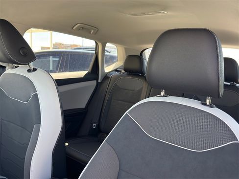 New 2026 Volkswagen Taos SE image 13