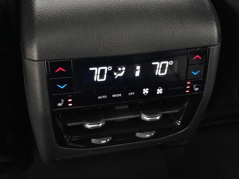 Used 2023 Jeep Grand Cherokee Overland w/ Luxury Tech Group IV AWD/4WD image 34
