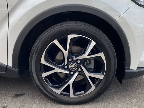 Used 2022 Toyota C-HR XLE image 22