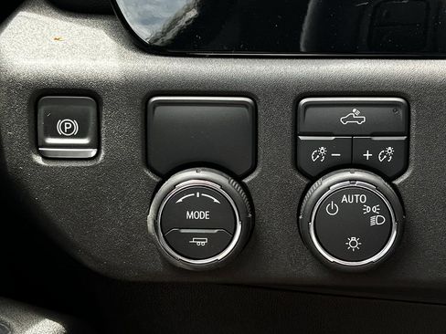 Used 2025 Chevrolet Silverado 1500 LT RWD image 25