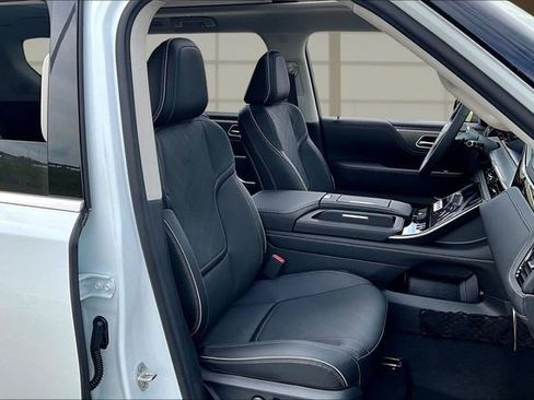 New 2026 INFINITI QX80 Luxe image 7