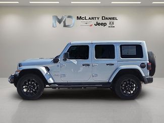 Used 2022 Jeep Wrangler Unlimited Sahara w/ Cold Weather Group AWD/4WD video 3