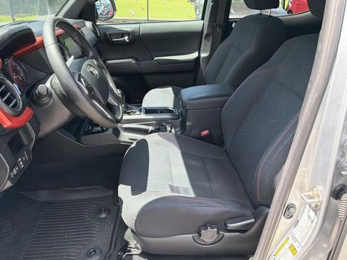 Used 2019 Toyota Tacoma TRD Off-Road AWD/4WD image 9