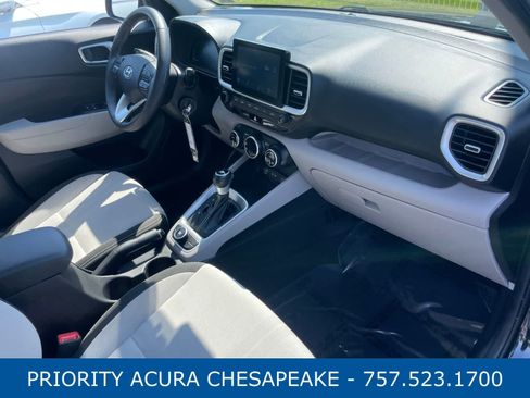 Used 2023 Hyundai Venue SEL FWD image 20