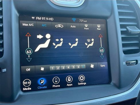 Used 2023 Chrysler 300 Touring w/ Sport Appearance Package image 15