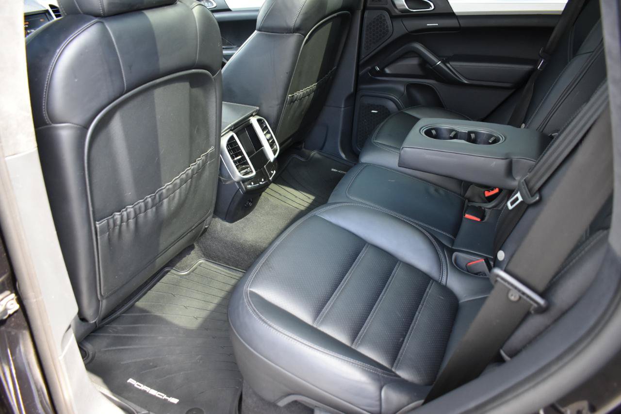 Used 2015 Porsche Cayenne Turbo AWD/4WD image 27