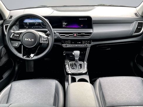 Used 2025 Kia Seltos EX w/ EX Sunroof Package AWD/4WD image 17