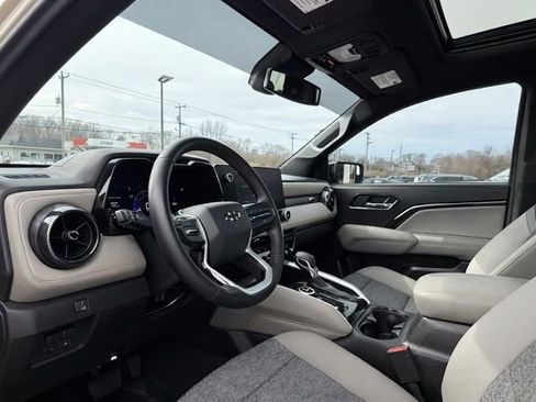 Used 2024 Chevrolet Colorado ZR2 w/ Technology Package image 15