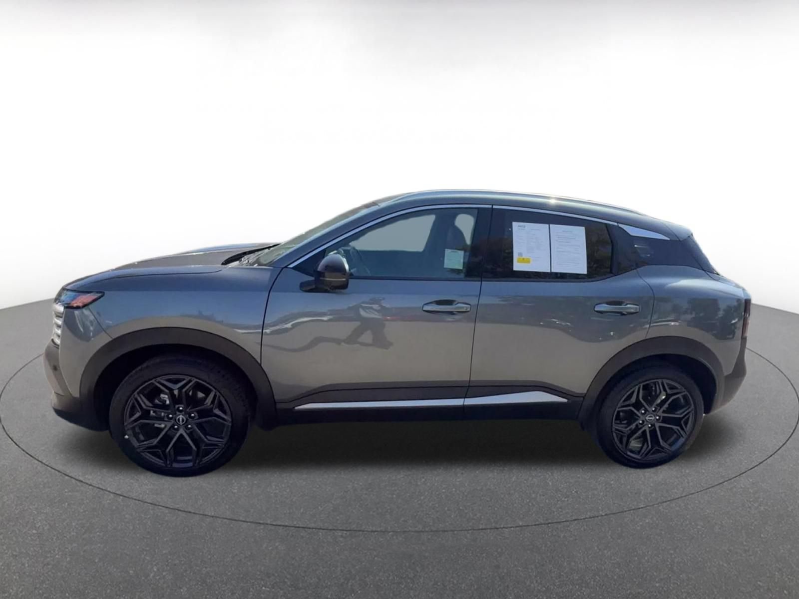 Used 2026 Nissan Kicks SR FWD image 8