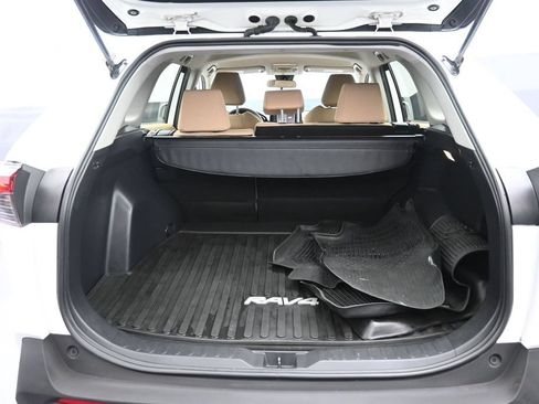 Used 2021 Toyota RAV4 XLE AWD/4WD image 21