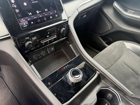 Used 2024 Jeep Grand Cherokee Altitude AWD/4WD image 41