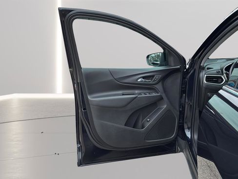 Used 2020 Chevrolet Equinox LT image 11