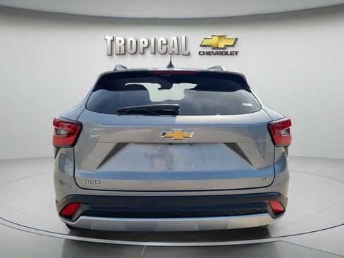 Used 2024 Chevrolet Trax LT w/ Driver Confidence Package FWD image 5