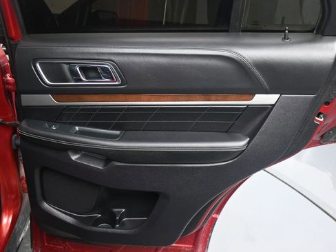 Used 2018 Ford Explorer Platinum image 19