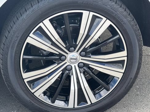 Used 2023 Volvo XC60 B5 Plus w/ Protection Package Premier AWD/4WD image 12