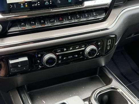 Used 2023 Chevrolet Silverado 1500 ZR2 w/ Technology Package image 13