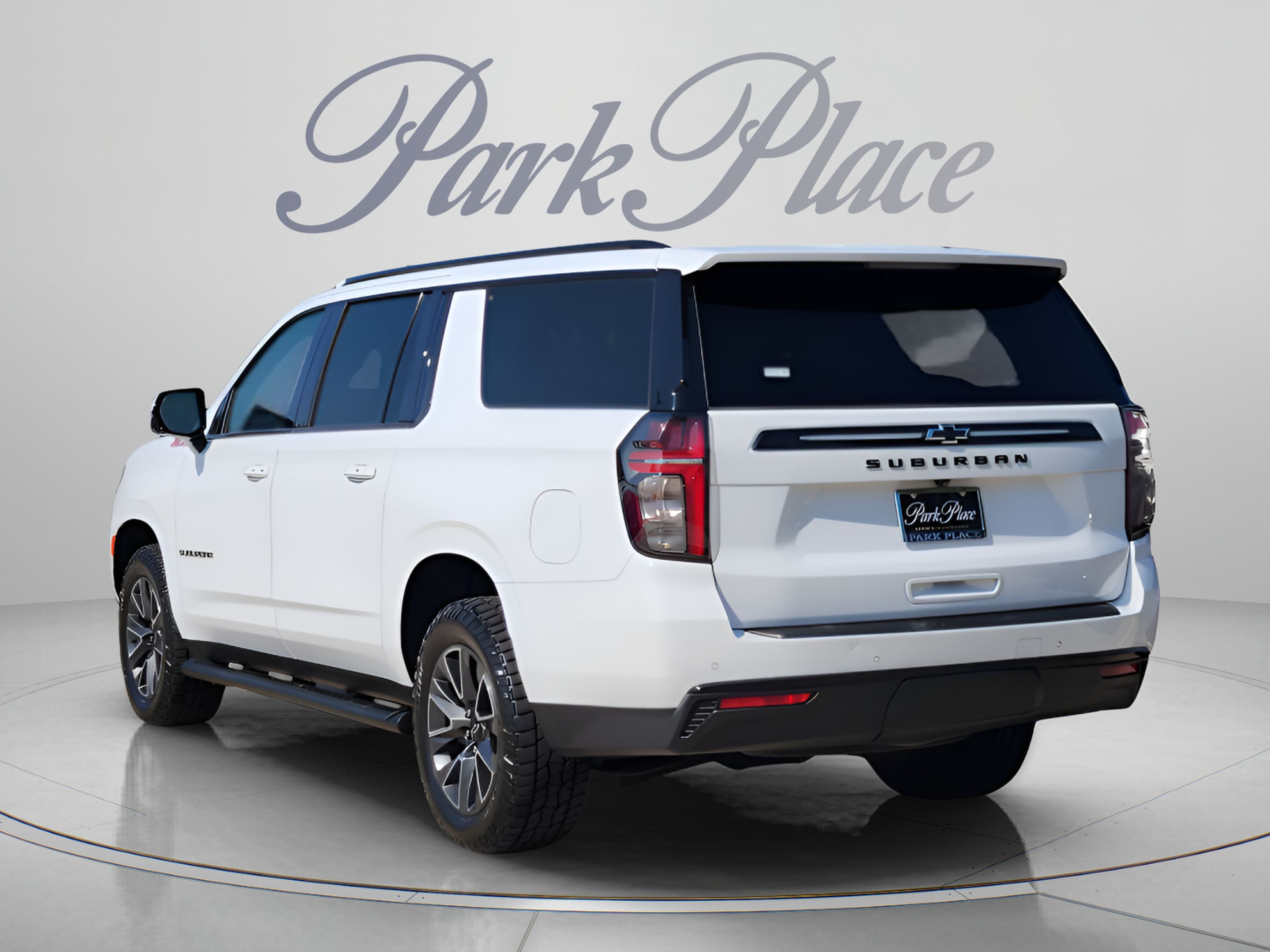 Used 2023 Chevrolet Suburban Z71 w/ Luxury Package AWD/4WD image 3