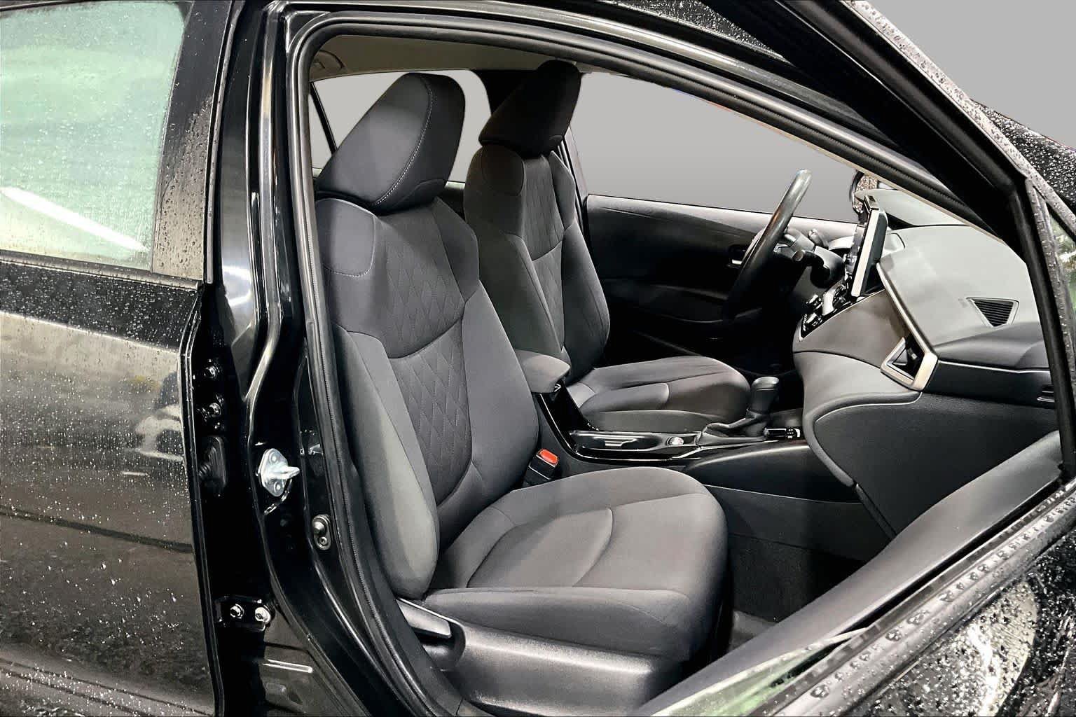 Used 2021 Toyota Corolla LE w/ Carpet Mat Package (TMS) FWD image 8
