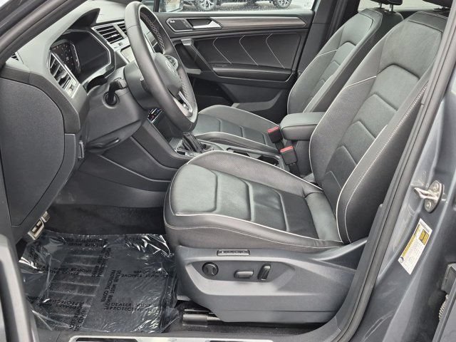 Used 2023 Volkswagen Tiguan SEL R-Line AWD/4WD image 9