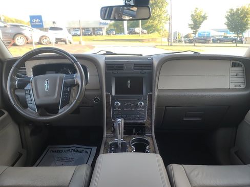Used 2015 Lincoln Navigator 4WD image 19