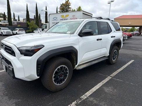 Used 2025 Toyota 4Runner SR5 AWD/4WD image 23