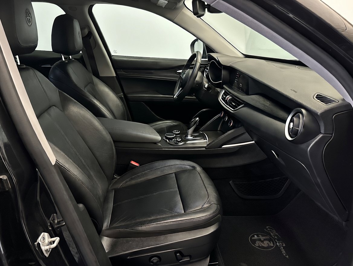 Used 2018 Alfa Romeo Stelvio AWD image 17