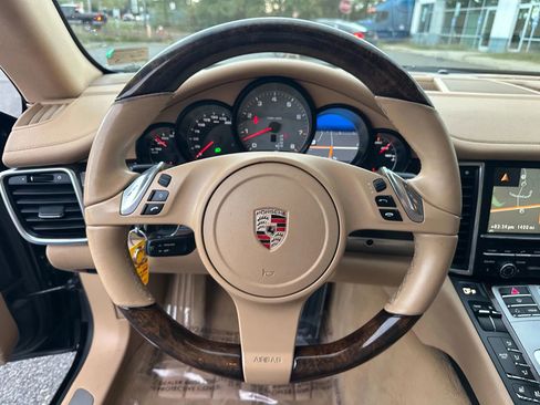 Used 2011 Porsche Panamera S image 19