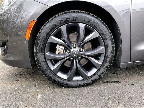 Used 2020 Chrysler Pacifica Limited w/ Advanced Safetytec Group image 4