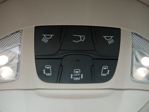 Used 2022 Chrysler Pacifica Touring-L FWD image 34