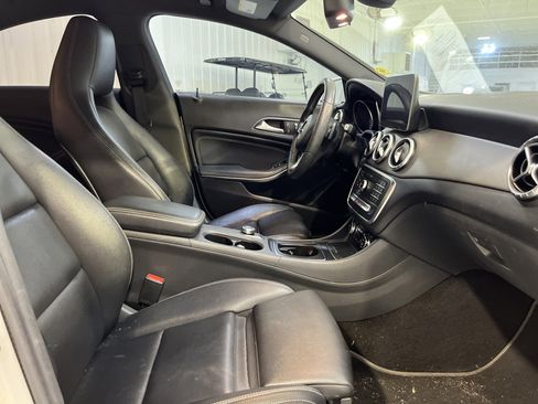 Used 2018 Mercedes-Benz CLA 250 image 14