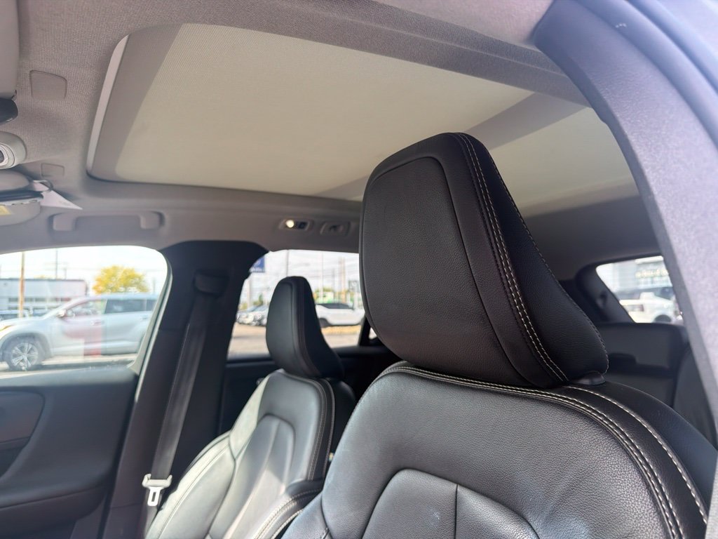 Used 2019 Volvo XC40 T5 Momentum AWD/4WD image 8