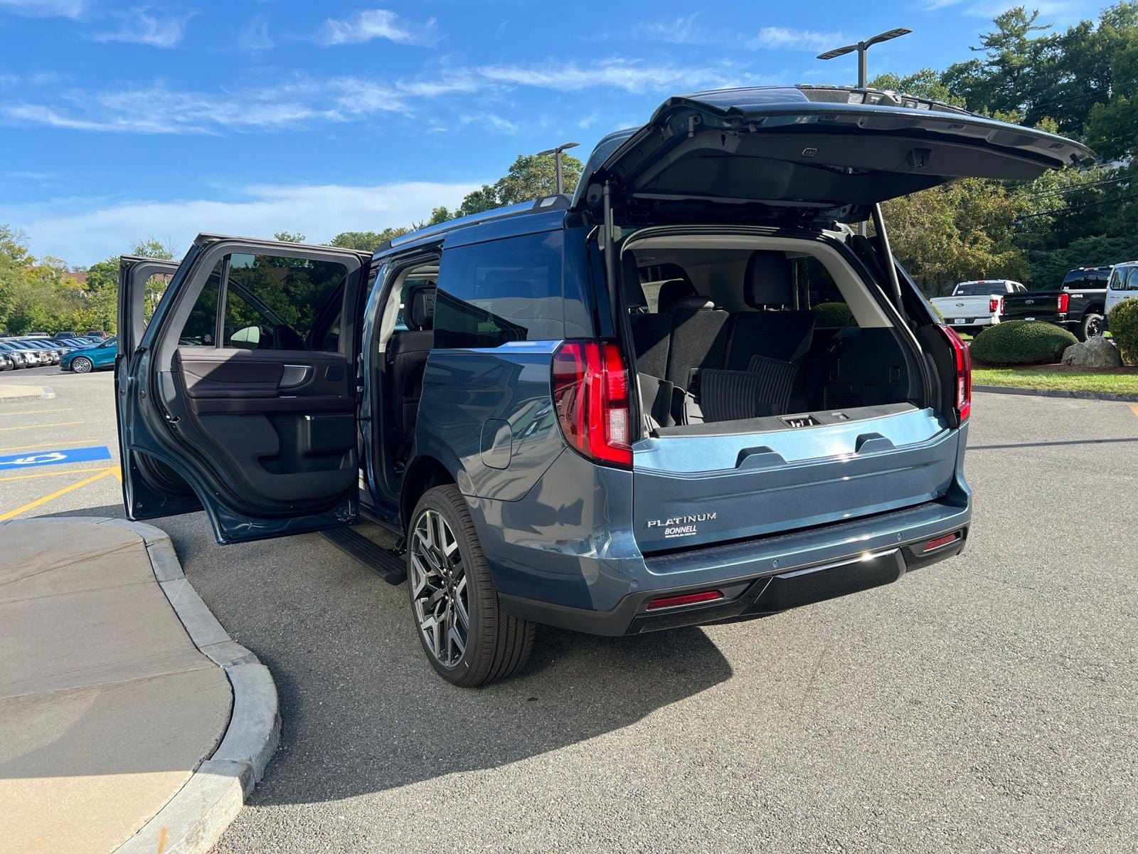 New 2027 Ford Expedition Platinum w/ Platinum Ultimate Package AWD/4WD image 8