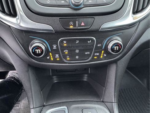 Used 2022 Chevrolet Equinox LT image 25