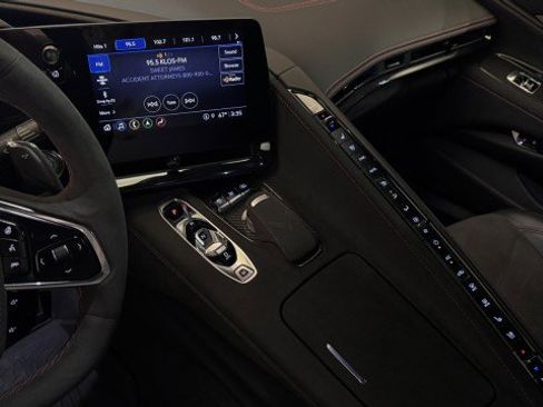 Used 2023 Chevrolet Corvette Stingray Premium Cpe w/ Z51 Performance Package image 4