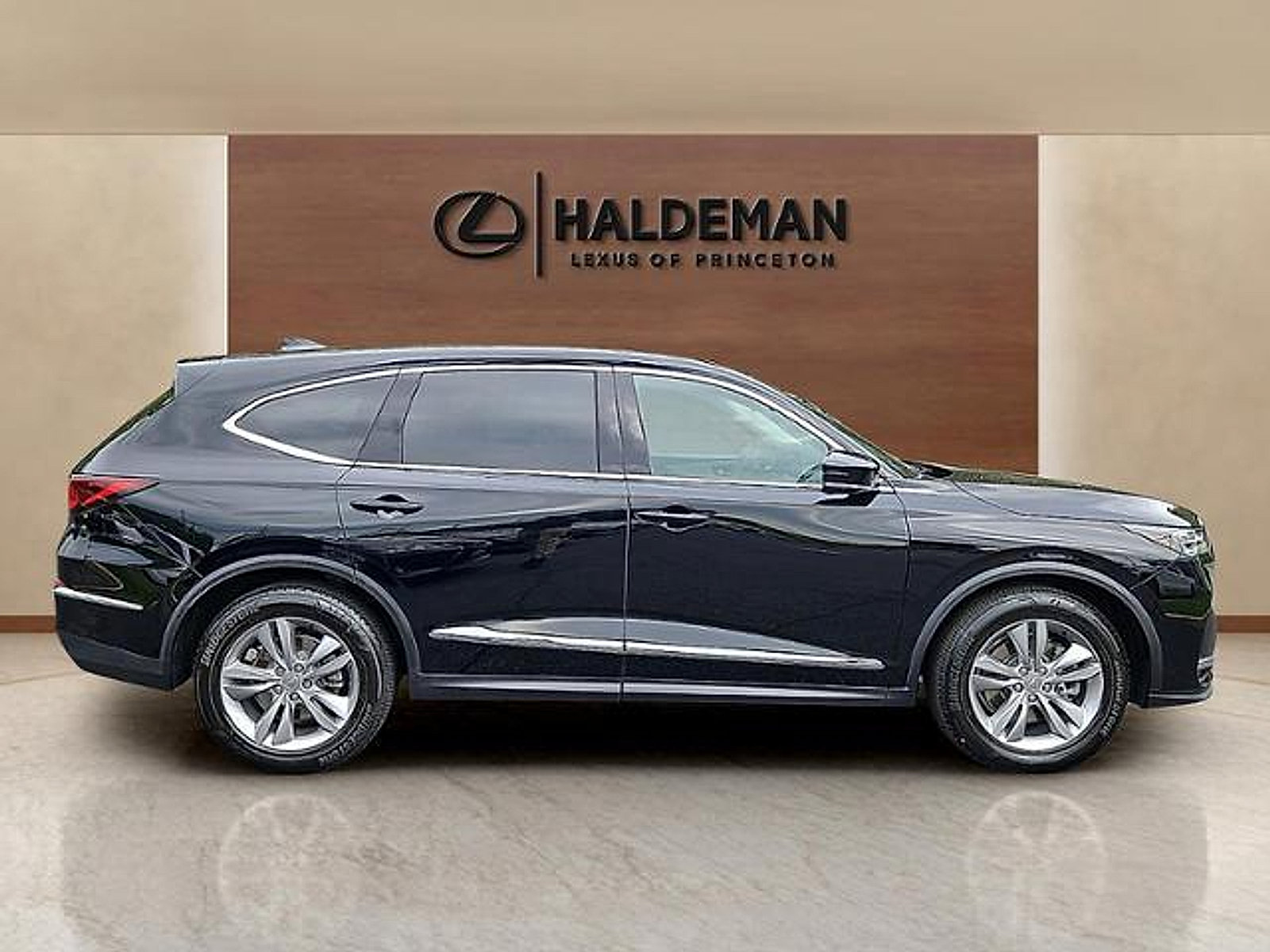 Used 2025 Acura MDX SH-AWD image 7