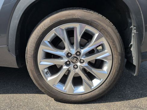 Used 2024 Toyota Highlander Limited image 11